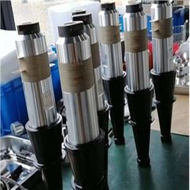 Ultrasonic welding transducer